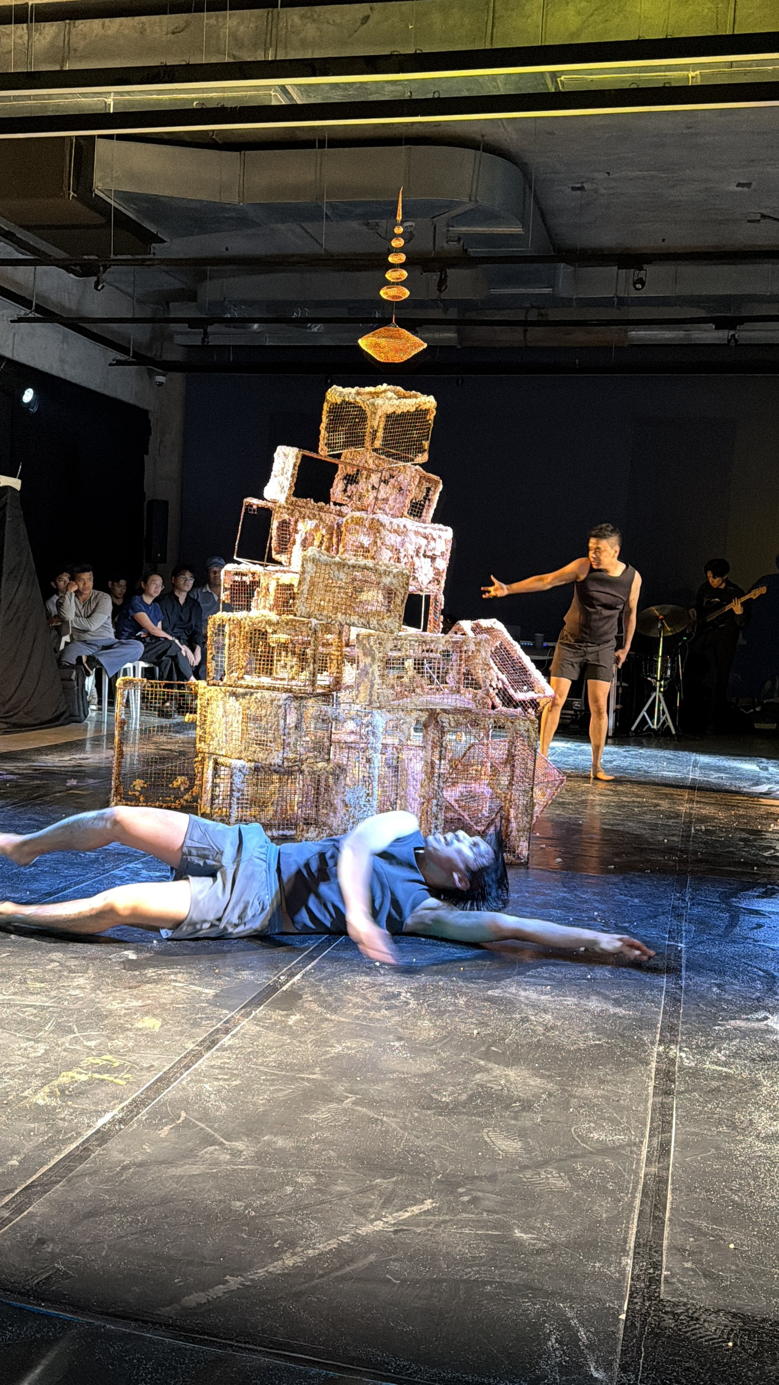 เสียงชื่นชมกระหึ่ม! “Kluea Samut” ปรากฏการณ์ศิลปะมีลมหายใจ สะกดผู้ชมเต็มทุกรอบ ณ Jim Thompson Art Center
